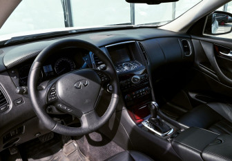 Подержанный автомобиль Infiniti EX 2011 года (18 фото)