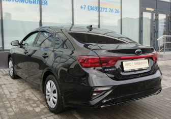 Подержанный автомобиль Kia Cerato Sedan 2021 года (3 фото)
