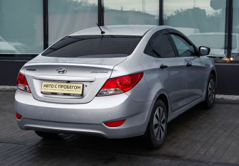Подержанный автомобиль Hyundai Solaris Sedan 2012 года (16 фото)