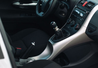 Подержанный автомобиль Toyota Auris Hatchback 2012 года (12 фото)