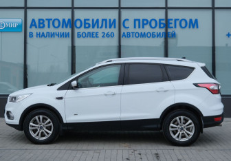 Подержанный автомобиль Ford Kuga 2017 года (2 фото)