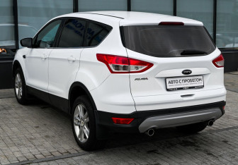 Подержанный автомобиль Ford Kuga 2014 года (3 фото)