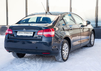 Подержанный автомобиль Citroen C5 Sedan 2009 года (5 фото)