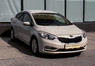 Подержанный автомобиль Kia Cerato Sedan 2013 года (7 фото)