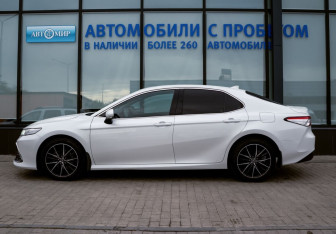 Подержанный автомобиль Toyota Camry Sedan 2021 года (2 фото)