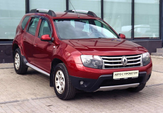 Подержанный автомобиль Renault Duster 2014 года (7 фото)