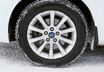 Подержанный автомобиль Ford Mondeo Liftback 2010 года (22 фото)