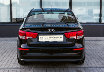 Подержанный автомобиль Kia Rio Sedan 2015 года (4 фото)