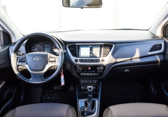 Подержанный автомобиль Hyundai Solaris Sedan 2017 года (12 фото)