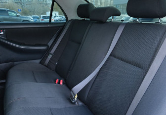 Подержанный автомобиль Toyota Corolla Sedan 2005 года (18 фото)