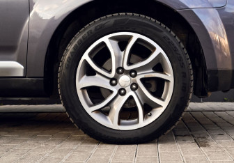 Подержанный автомобиль Mitsubishi Outlander 2007 года (22 фото)