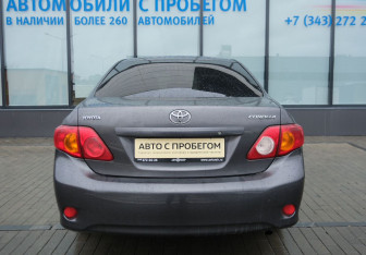 Подержанный автомобиль Toyota Corolla Sedan 2007 года (4 фото)