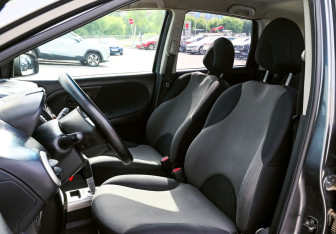 Подержанный автомобиль Nissan Note 2011 года (14 фото)