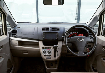 Подержанный автомобиль Daihatsu Move 2013 года (16 фото)