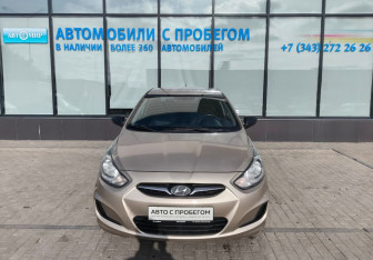Подержанный автомобиль Hyundai Solaris Sedan 2011 года (8 фото)