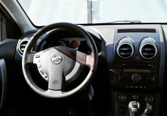 Подержанный автомобиль Nissan Qashqai 2008 года (18 фото)