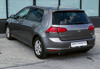 Подержанный автомобиль Volkswagen Golf Hatchback 2013 года (3 фото)