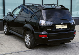 Подержанный автомобиль Mitsubishi Outlander 2011 года (3 фото)