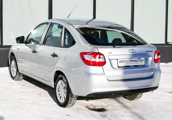 Подержанный автомобиль LADA (ВАЗ) Granta Liftback 2015 года (3 фото)