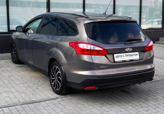 Подержанный автомобиль Ford Focus Wagon 2012 года (3 фото)