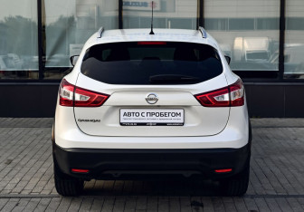 Подержанный автомобиль Nissan Qashqai 2016 года (4 фото)