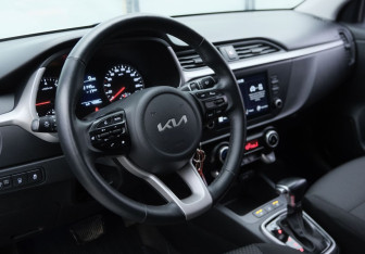 Подержанный автомобиль Kia Rio Sedan 2022 года (9 фото)