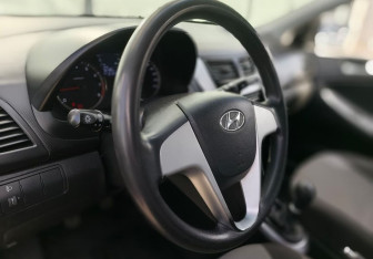 Подержанный автомобиль Hyundai Solaris Sedan 2011 года (10 фото)