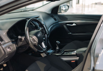 Подержанный автомобиль Hyundai i40 Sedan 2013 года (9 фото)