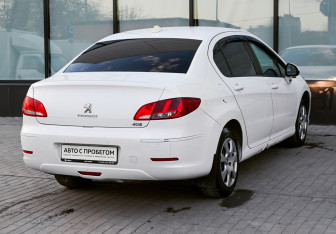 Подержанный автомобиль Peugeot 408 2013 года (5 фото)