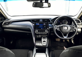 Подержанный автомобиль Honda Insight Sedan 2018 года (18 фото)