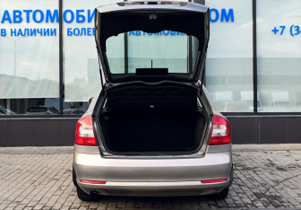 Подержанный автомобиль Skoda Octavia Liftback 2012 года (18 фото)