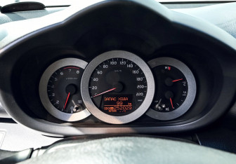 Подержанный автомобиль Toyota RAV4 2007 года (9 фото)