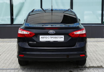 Подержанный автомобиль Ford Focus Sedan 2011 года (4 фото)