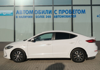 Подержанный автомобиль Hyundai Elantra Sedan 2016 года (2 фото)