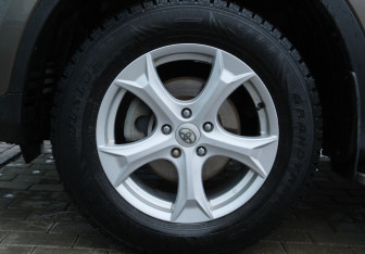 Подержанный автомобиль Toyota RAV4 2013 года (19 фото)