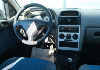 Подержанный автомобиль Chevrolet Viva 2005 года (10 фото)