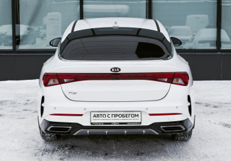 Подержанный автомобиль Kia K5 2021 года (4 фото)