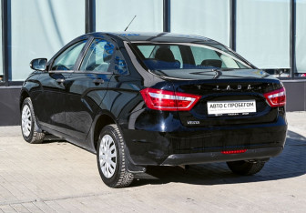 Подержанный автомобиль LADA (ВАЗ) Vesta Sedan 2021 года (3 фото)