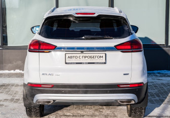 Подержанный автомобиль Geely Atlas Pro 2021 года (4 фото)