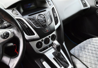 Подержанный автомобиль Ford Focus Sedan 2011 года (9 фото)