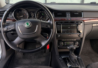 Подержанный автомобиль Skoda Superb Liftback 2012 года (11 фото)