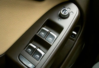 Подержанный автомобиль Audi A4 Sedan 2013 года (12 фото)