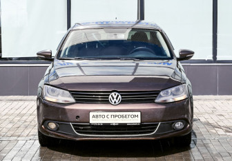 Подержанный автомобиль Volkswagen Jetta Sedan 2012 года (8 фото)