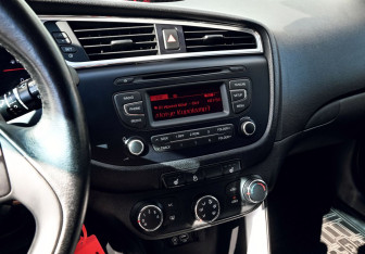 Подержанный автомобиль Kia Ceed Hatchback 2018 года (11 фото)