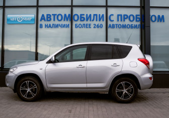 Подержанный автомобиль Toyota RAV4 2007 года (2 фото)
