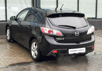 Подержанный автомобиль Mazda 3 Hatchback 2011 года (3 фото)