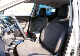 Подержанный автомобиль Hyundai ix35 2011 года (15 фото)