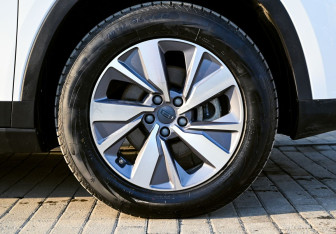 Подержанный автомобиль Geely Okavango 2022 года (23 фото)