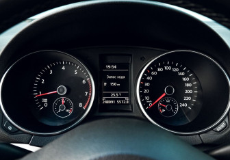 Подержанный автомобиль Volkswagen Golf Hatchback 2012 года (9 фото)