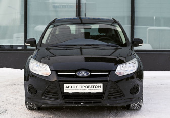 Подержанный автомобиль Ford Focus Hatchback 2011 года (8 фото)